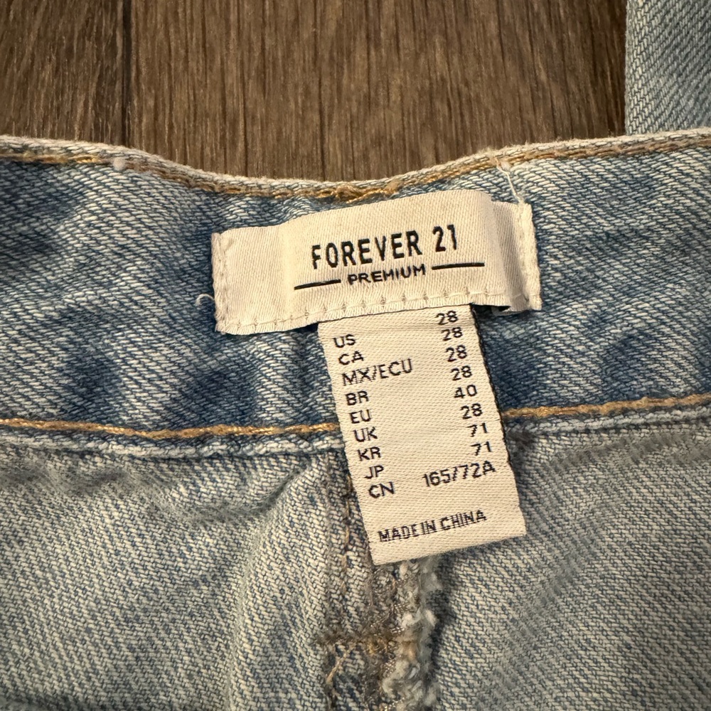 Forever 21 Light Blue Straight Leg Jeans with Diamond Detail - Picture 5 of 6